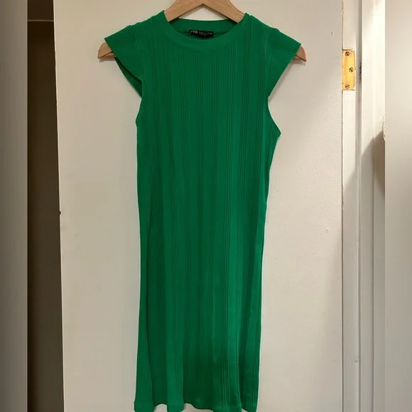 green emerald velvet dress Zara Women's Green Long Sleeve Collared Tiered A Line Shirt Mini Dress –  Brie